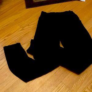 Black full length textured leggings. Scrunch butt. Size small.